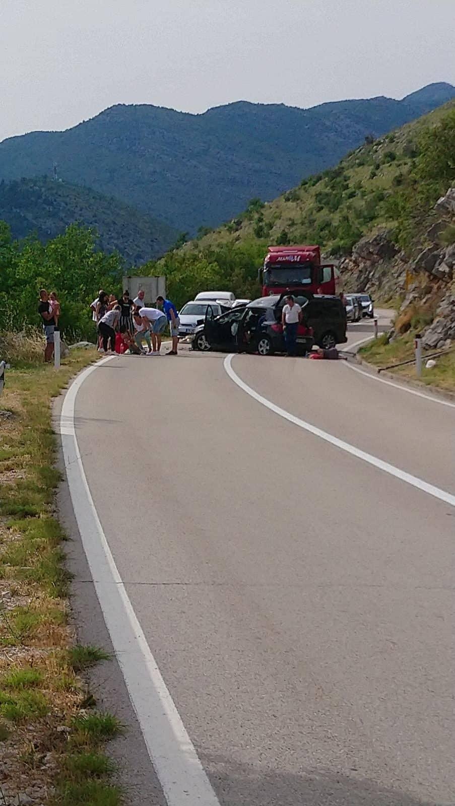 Stravična nesreća u Popovom polju: Šest povrijeđenih, među njima trudnica