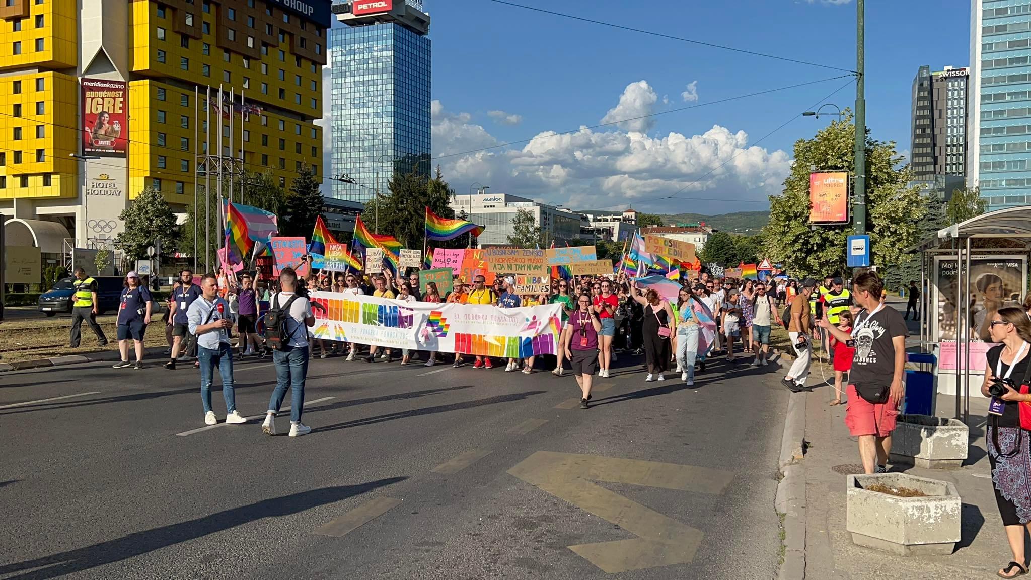 Povorka stigla do Zemaljskog muzeja - Avaz