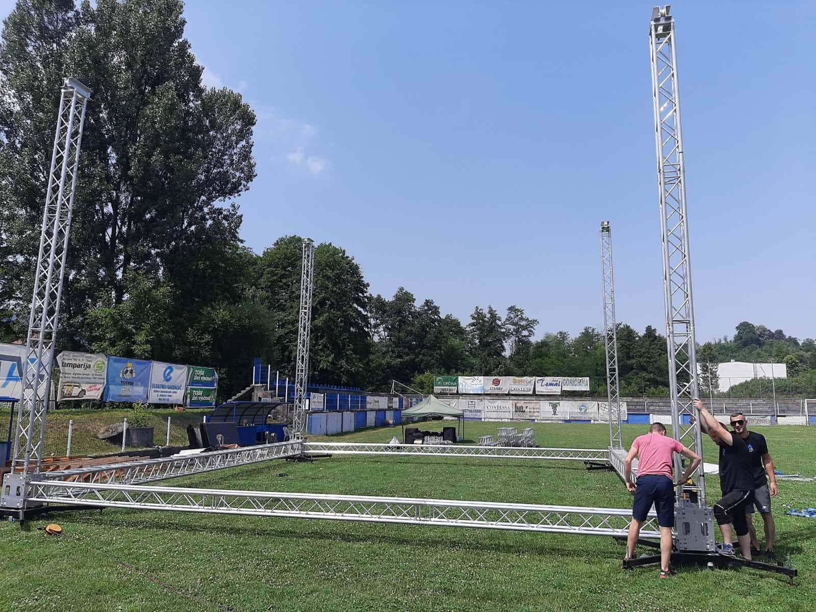 Postavlja se bina na stadionu Luke - Avaz