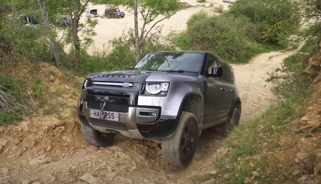 Pogledajte duel Dacije Duster i Land Rover Defendera na off-roud terenu