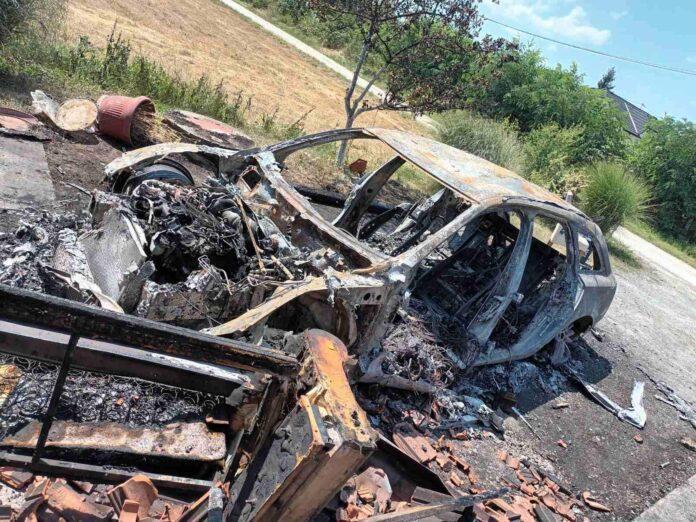 Nepoznati muškarac zapalio automobil i kuću u Brčkom