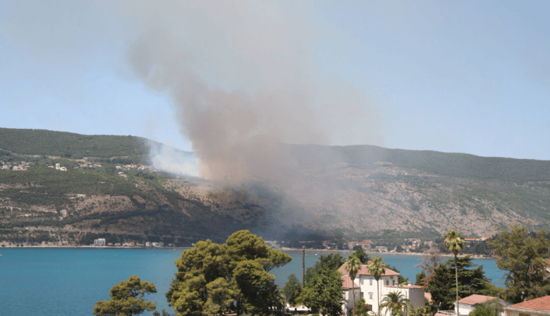 Bukti požar u Herceg Novom, vatra se širi prema Igalu