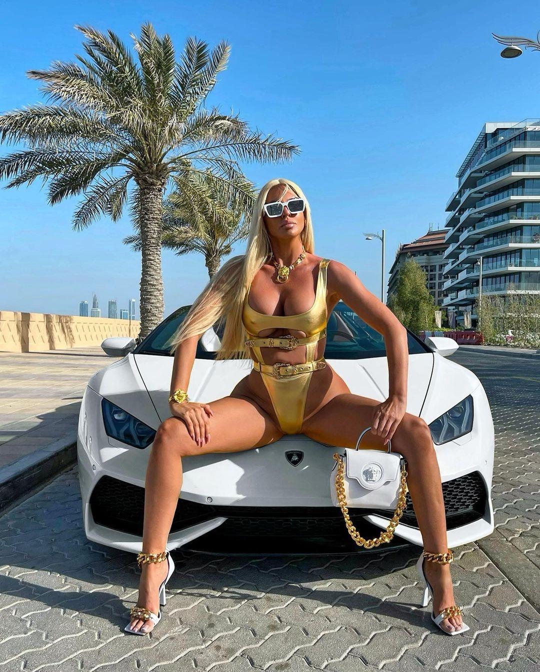 Oglasila se Jelena Karleuša: Duško je napušta nakon 14 godina braka