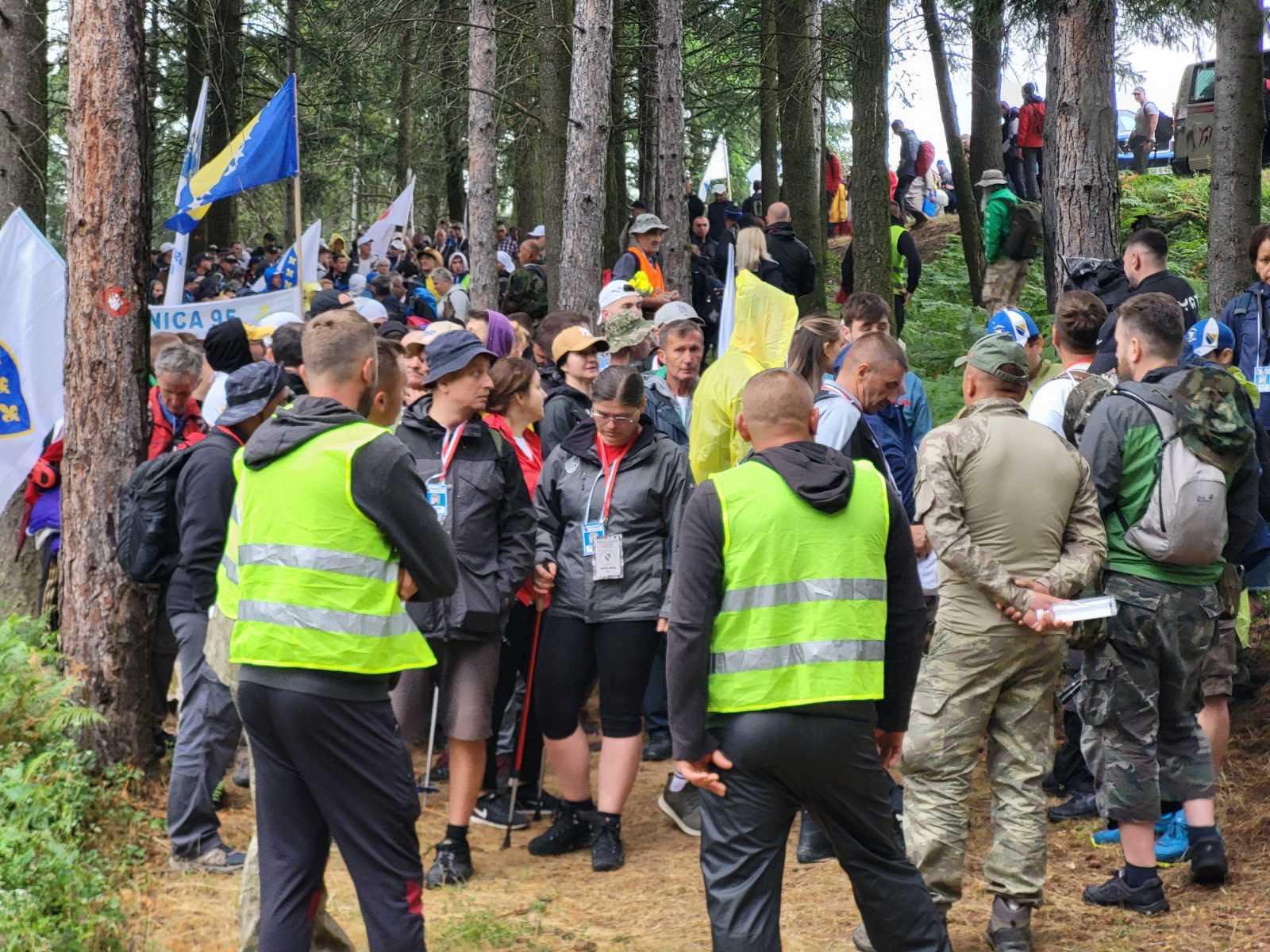 Učesnici "Marša mira" - Avaz