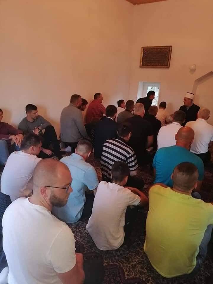 Bajram-namaz u džamiji Rabrani - Avaz