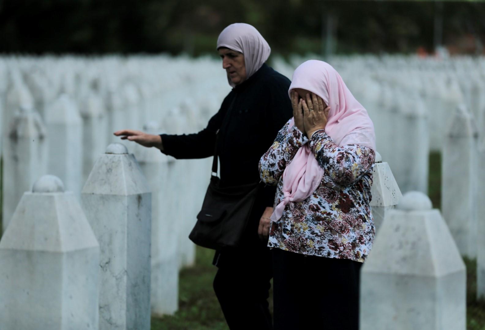 Sjećanje na žrtve genocida u Srebrenici - Avaz