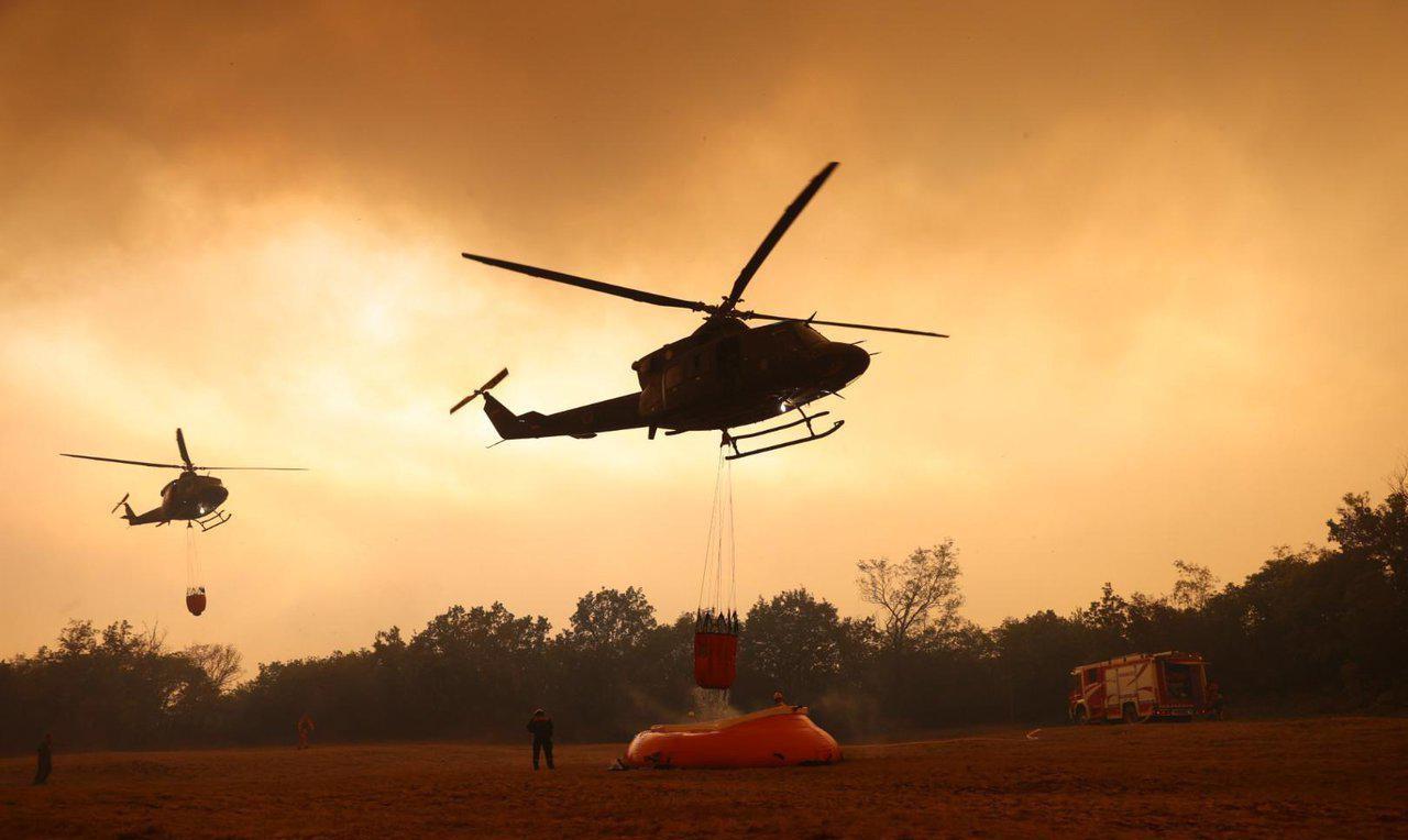 Izgorio je bazen u kojem su helikopteri sakupljali vodu - Avaz