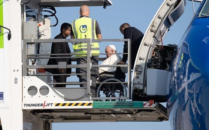 Papa stigao u Kanadu, tražit će oprost zbog jezivih zločina svećenika nad djecom