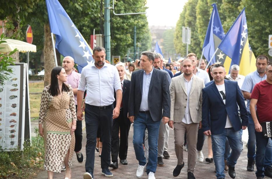 Benjamina Karić, Elmedin Konaković, Denis Bećirović tokom posjete - Avaz