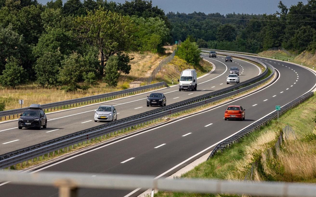 Nova saobraćajna pravila: Povećavaju se kazne za vozače koji prekorače dozvoljenu brzinu