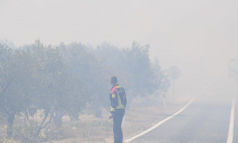 Požar na Braču: Na terenu 36 vatrogasaca s 13 vozila