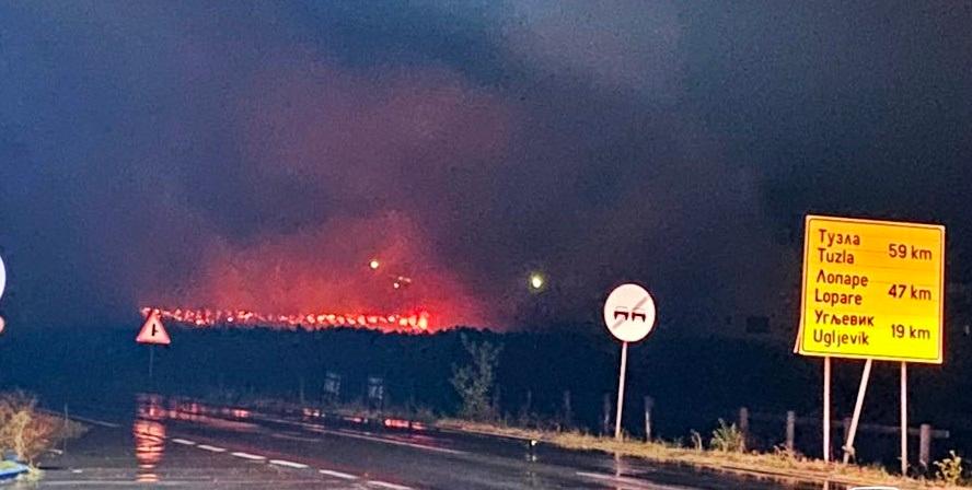 Grom udario i zapalio krov upravne zgrade bijeljinske ciglane