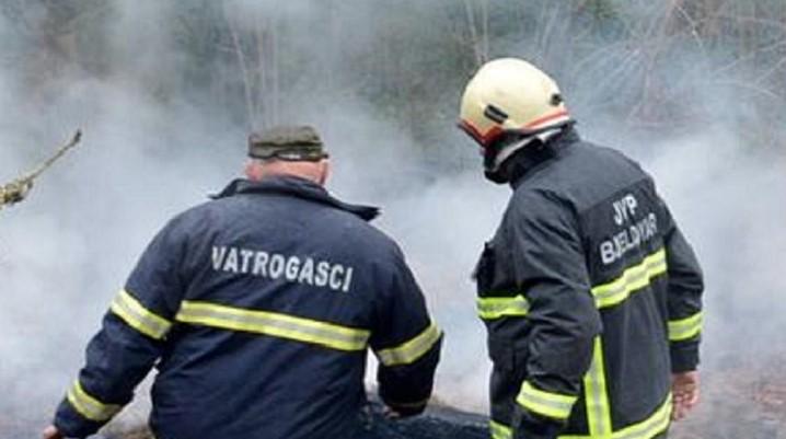 Pekla paprike u dvorištu i izazvala požar: Izgorio krov susjedne kuće