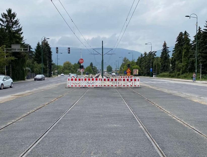 Šine postavljene na Stupu - Avaz