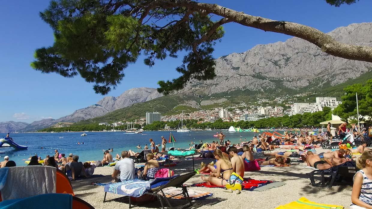 Državljanin BiH uhapšen zbog sumnje da je krao po makarskim plažama