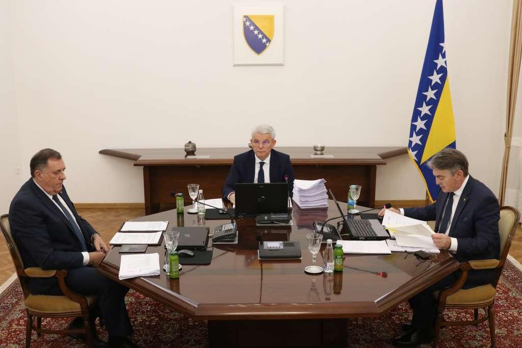Dodik requested that BiH changes its position on Ukraine, Džaferović and Komšić rejected