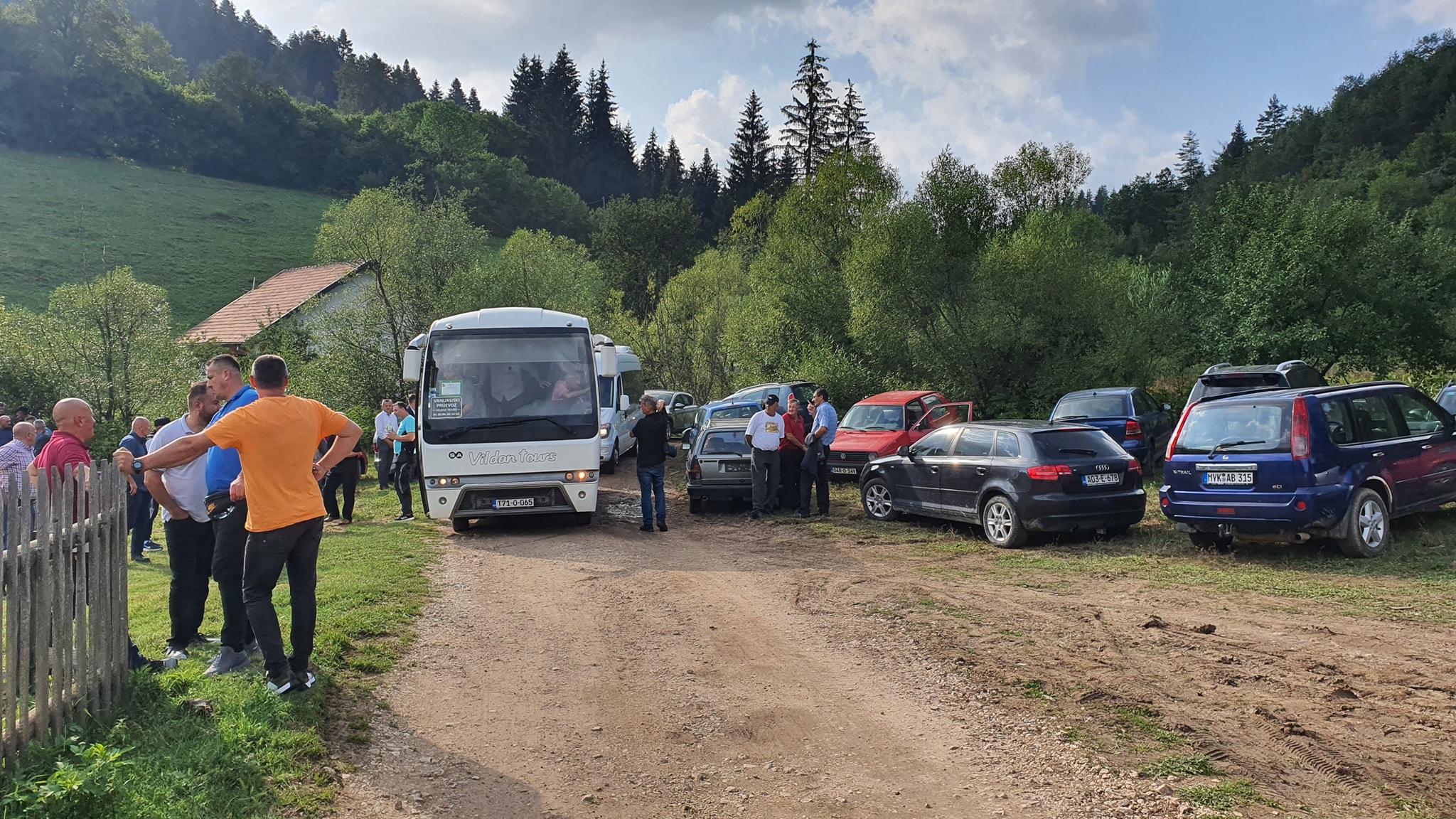 Dženazu je klanjalo stotine Pačarizovih prijatelja i kolega - Avaz