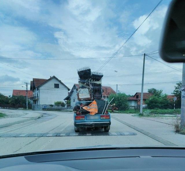 Nevjerovatna scena: Ladom "preselio" kuću