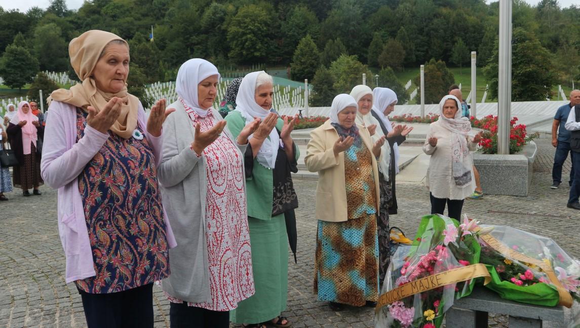 Proučena Fatiha - Avaz