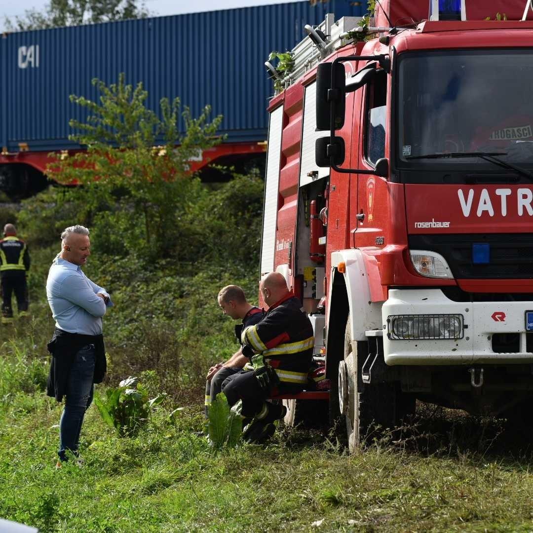 Vatrogasci na terenu - Avaz