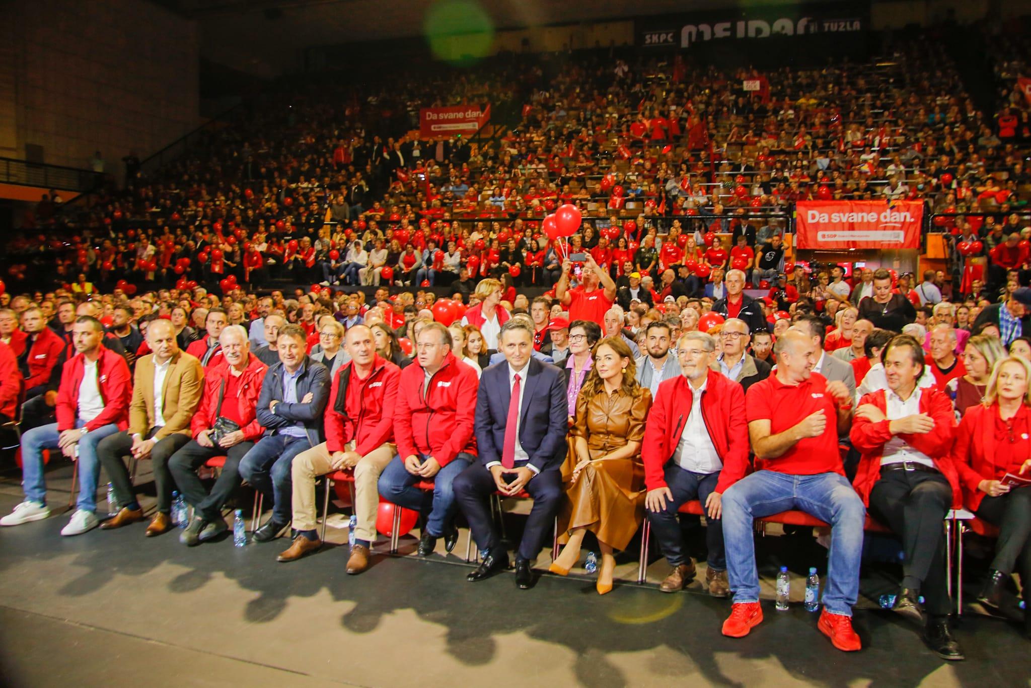 Bećirović u Tuzli: Bakir je politička kukavica koja je pobjegla sa tri TV debate