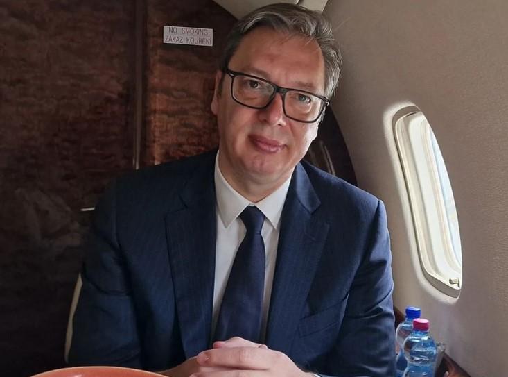 Šta Vučić doručkuje kada putuje avionom: “Mislim da sam jedini na svijetu koji ovo jede"