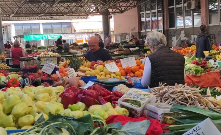 Na pijacama se voće i povrće kupuje na komad - Avaz