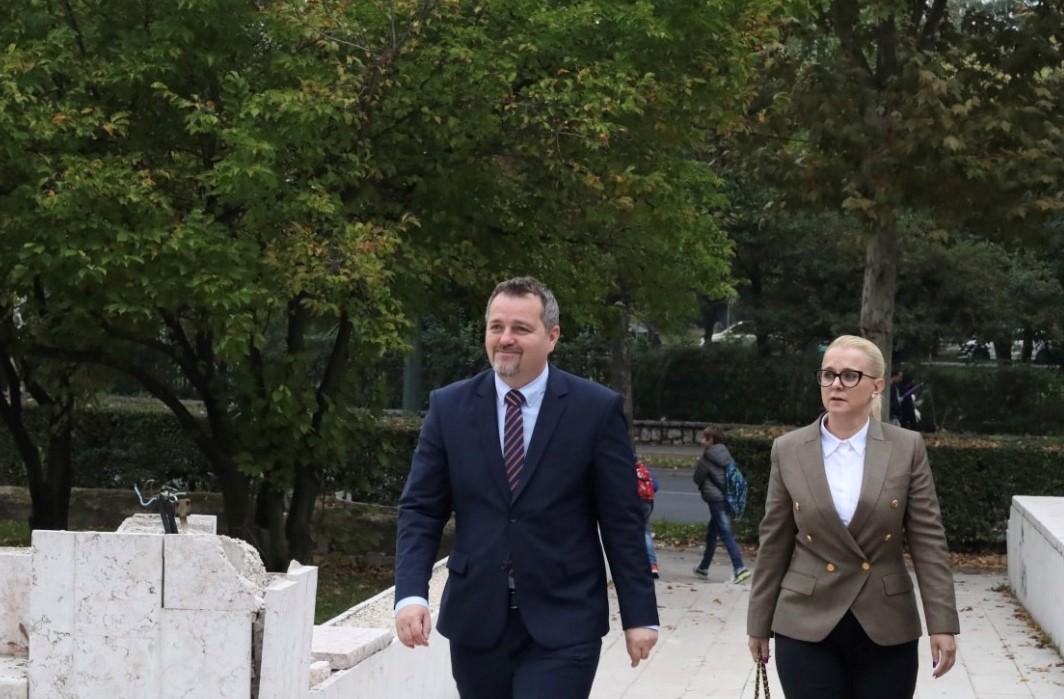 Dolazak Nermina Ogreševića i Elzine Pirić - Avaz