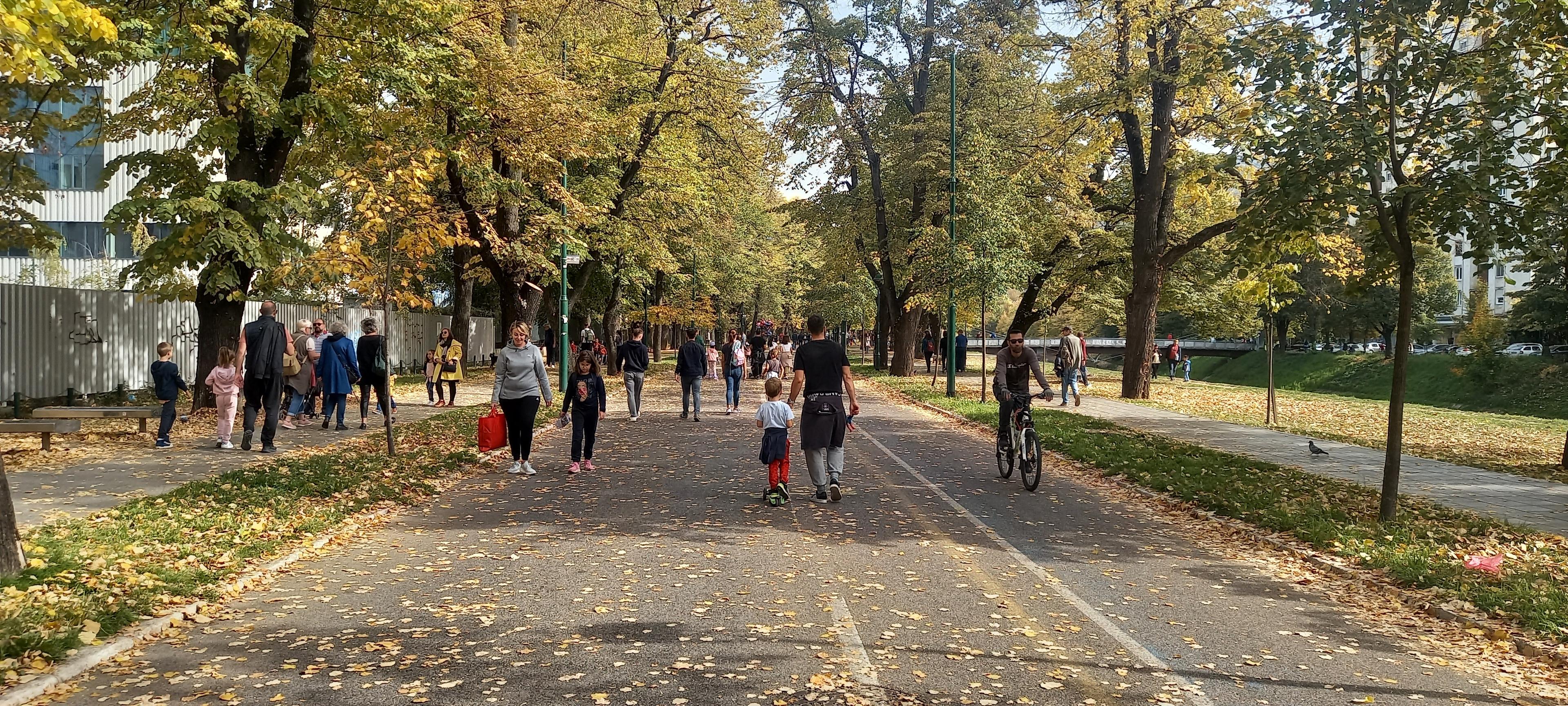 Građani uživaju u sunčanom danu - Avaz