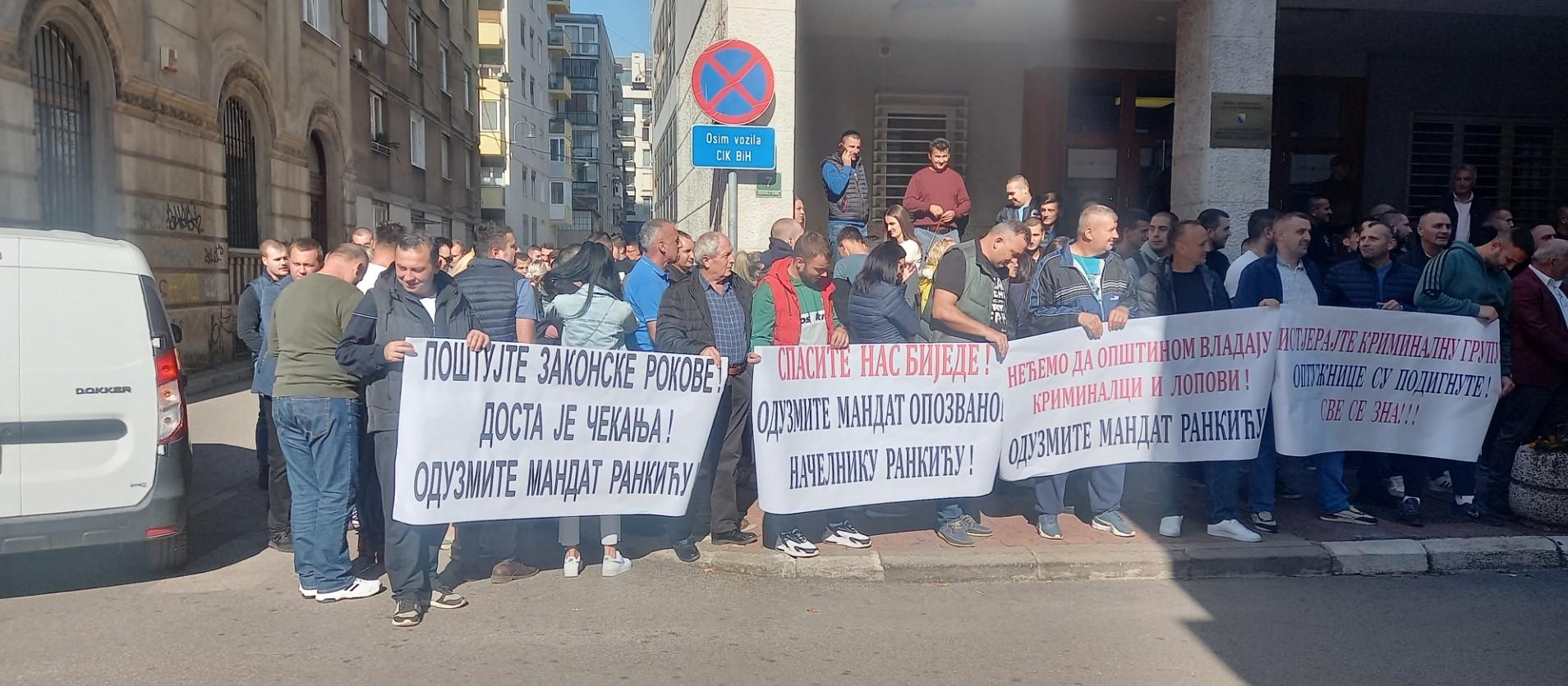 Protesti ispred zgrade CIK-a: Vlasti iz RS-a traže smjenu Rankića