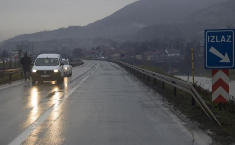 Stanje na putevima u BiH: Kolovoz vlažan, učestali odroni zemlje ili kamenja