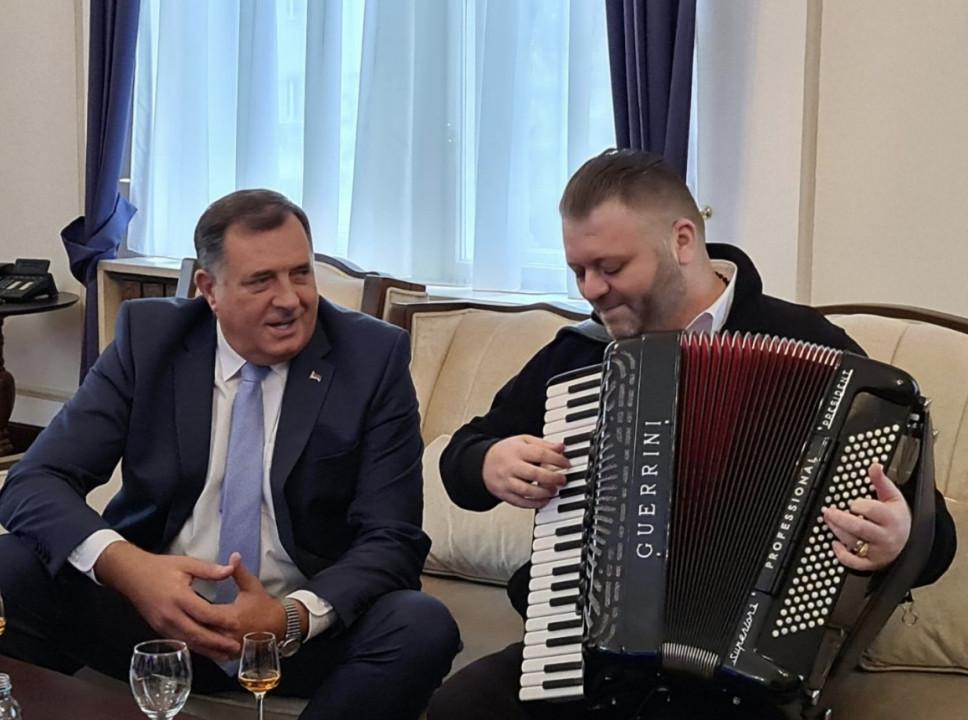 Dodik u Predsjedništvu organizirao sjelo - Avaz