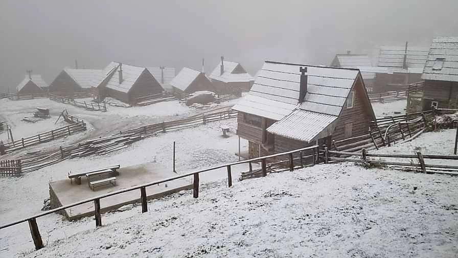 Pao snijeg u BiH i zabijelio vrhove planina