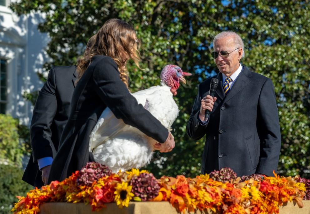 Tradicija stara decenijama: Džo Bajden pomilovao dvije ćurke