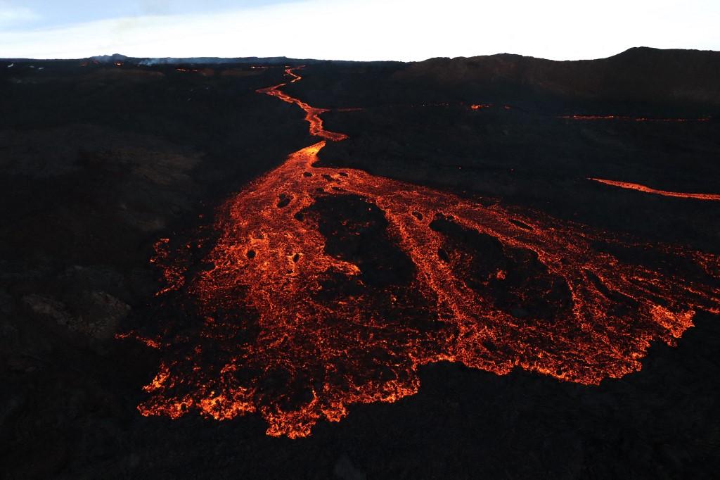 Nakon što je eruptirao vulkan na Havajima: Ljudi sa djecom žure da vide čudo prirode