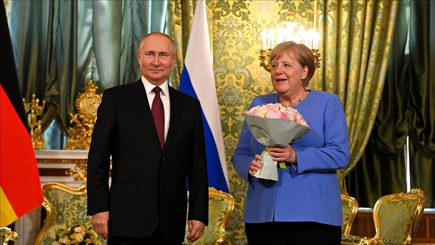 Vladimir Putin i Angela Merkel - Avaz