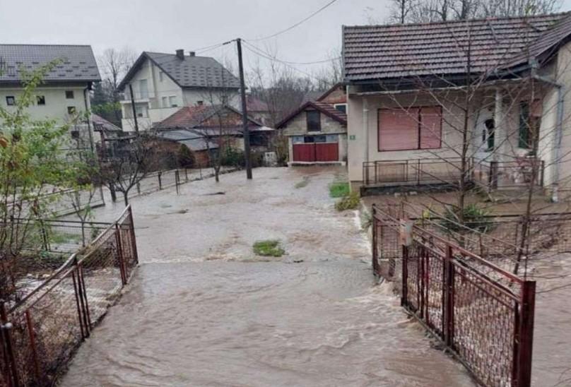 Najkritičnija situacija u poslijepodnevnim satima bila je u naselju Orašac - Avaz