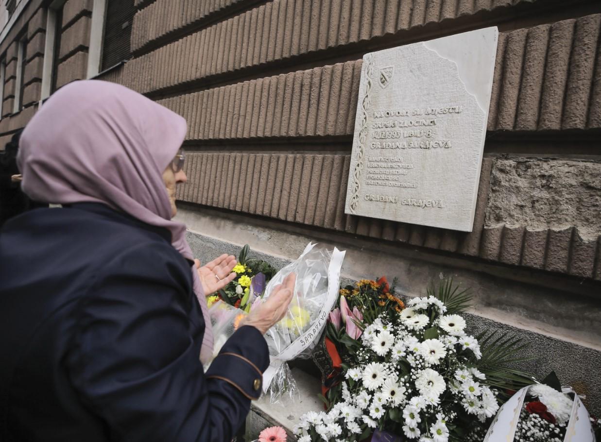 Učenjem Fatihe, minutom šutnje i polaganjem cvijeća u Sarajevu je danas obilježena 29. godišnjica masakra - Avaz