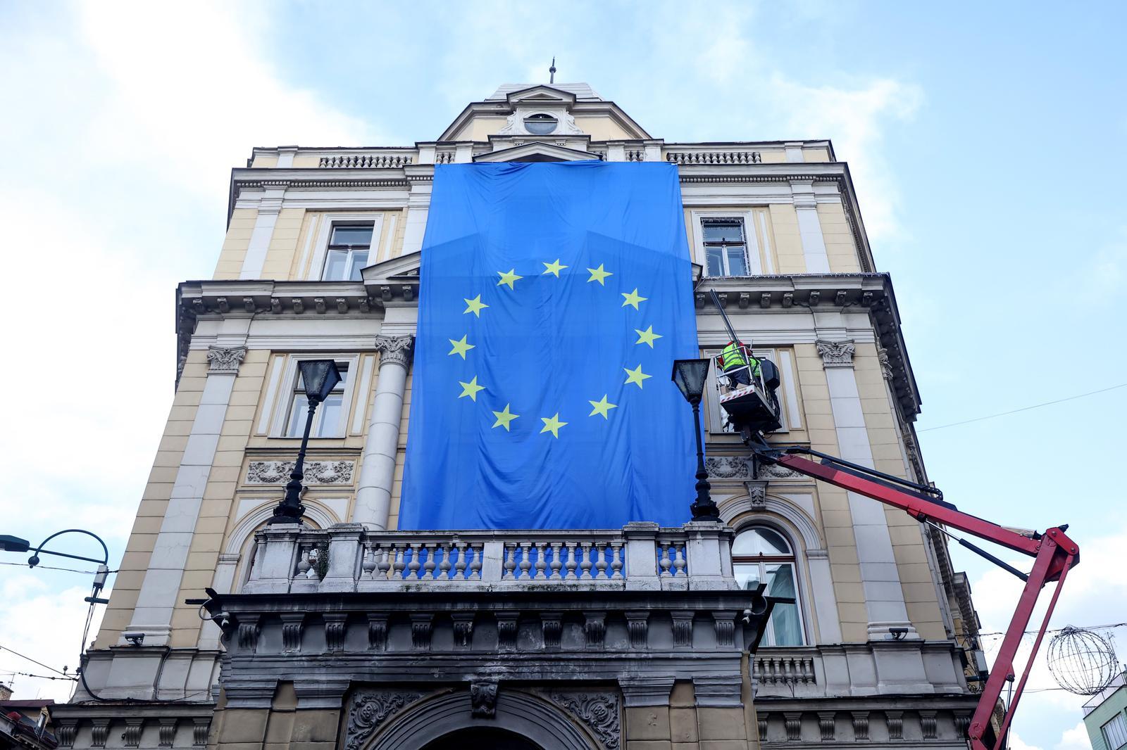 Kolumnista Indexa: Političari u BiH imaju priliku zemlju, koja je u dubokoj krizi, pomaknuti naprijed