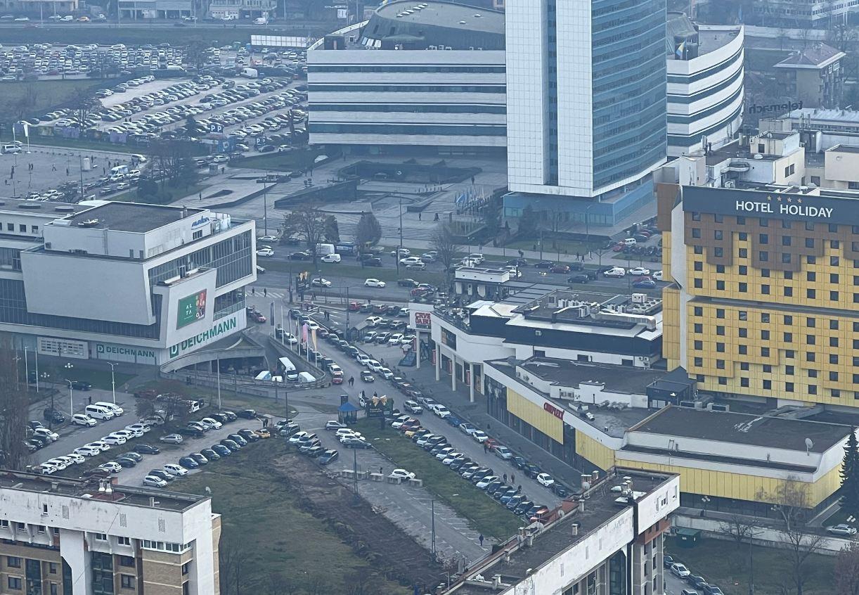 Saobraćajno "ludilo" u Sarajevu: Zbog praznika i radova velike gužve u centru grada