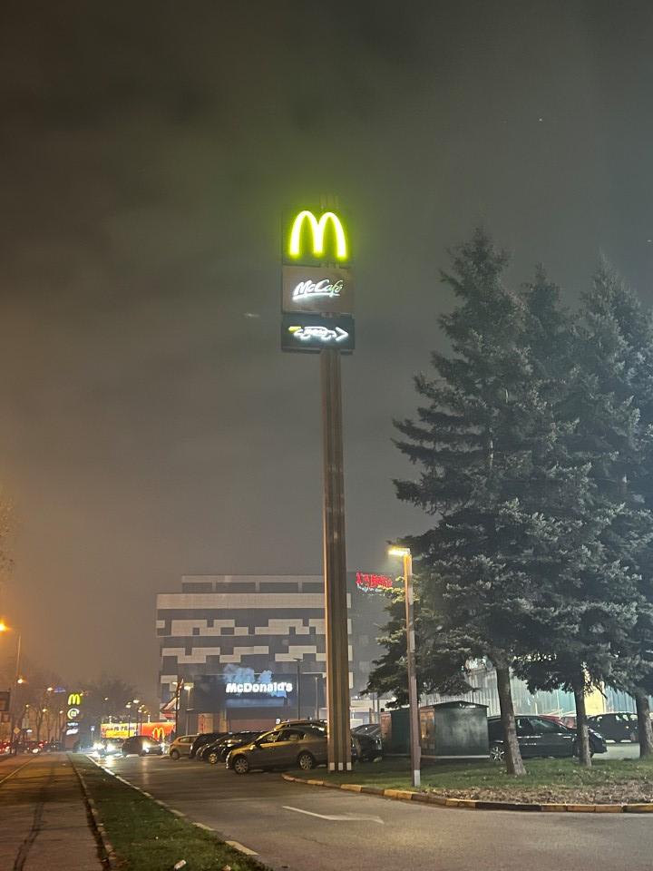 Red ispred McDonald's-a u Nedžarićima - Avaz