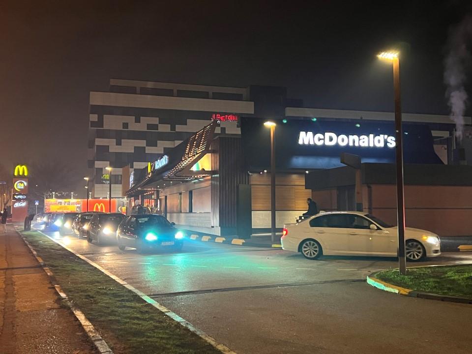 Red ispred McDonald's-a u Nedžarićima - Avaz