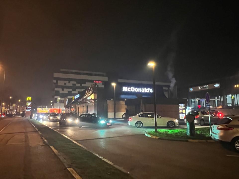 Red ispred McDonald's-a u Nedžarićima - Avaz