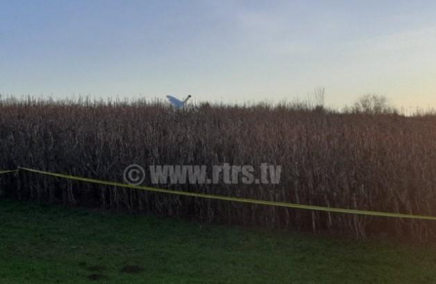 Avion pao na njivu pored magistralnog puta Prijedor- Bosanska Dubica - Avaz