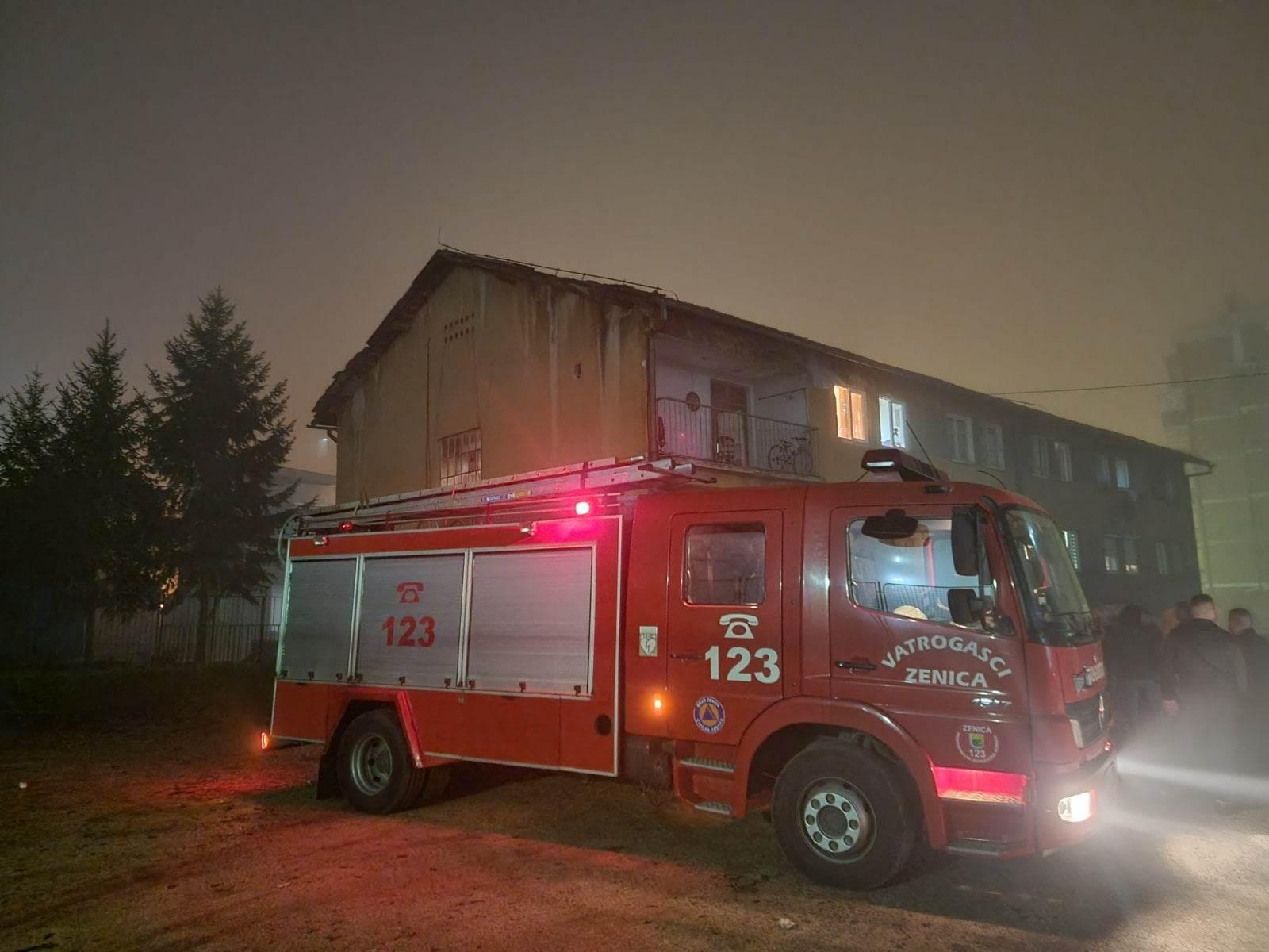 Video / Drama u Zenici: Gorjela stambena zgrada, evakuisani svi stanari