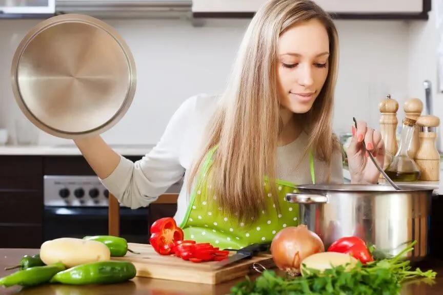 Voće i povrće osigurava potrebne vitamine i minerale - Avaz