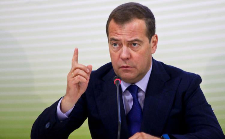 Medvedev opet prijeti: Prijetnja smo svakome ko predstavlja prijetnju Rusiji