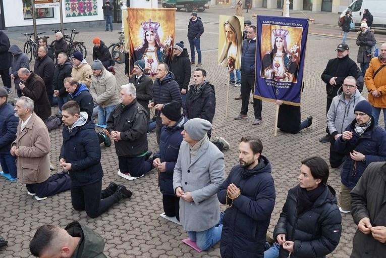 Okupljanje ekstremnih katolika u Zagrebu - Avaz