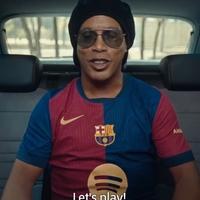 Ronaldinho predstavio novi dres Barcelone, navijači oduševljeni 