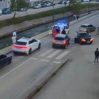 Krš i lom u Kaknju: Sudarila se tri automobila, jednu osobu hitna odvezla u bolnicu